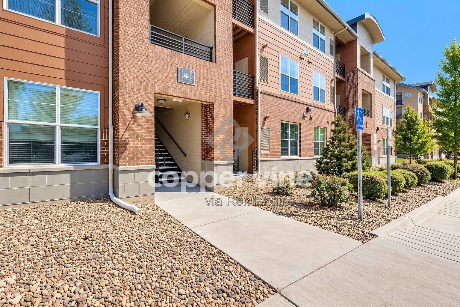 ** Move In Special: $500 Off First Month's Rent!**
Spacious 2BR Condo with Detached Garage, Pool, and Convenient Light Rail Access property image