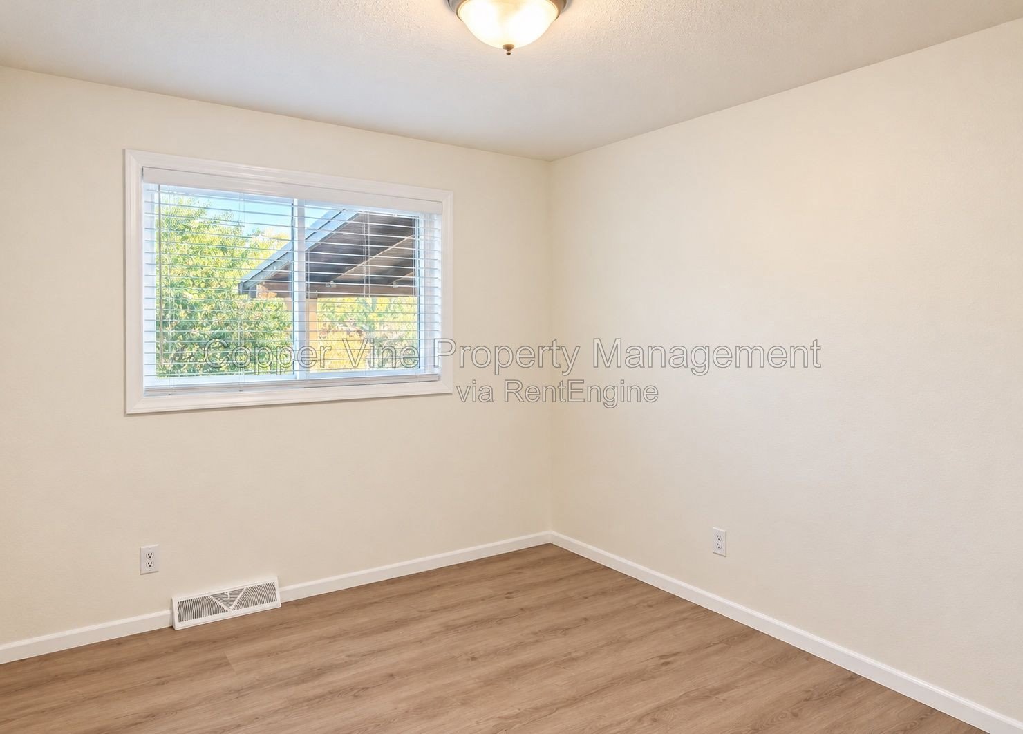 Charming 3-Bedroom Retreat in Broomfield – Ideal Comfort in 2096 Sq Ft! property image