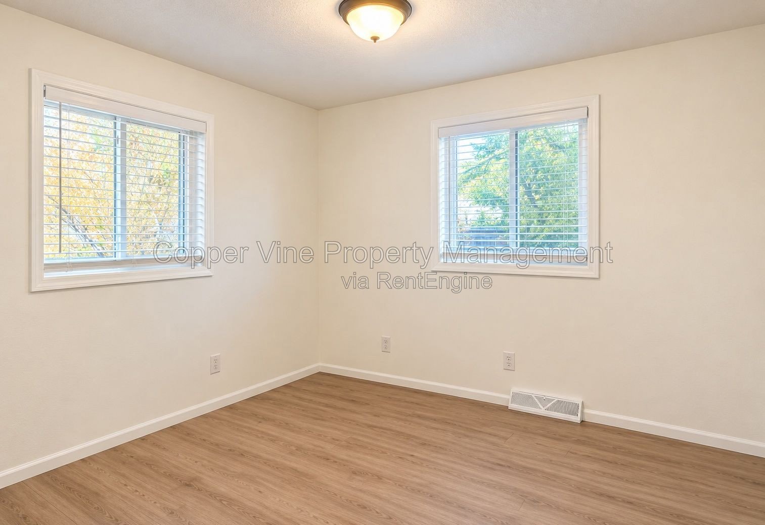 Charming 3-Bedroom Retreat in Broomfield – Ideal Comfort in 2096 Sq Ft! property image