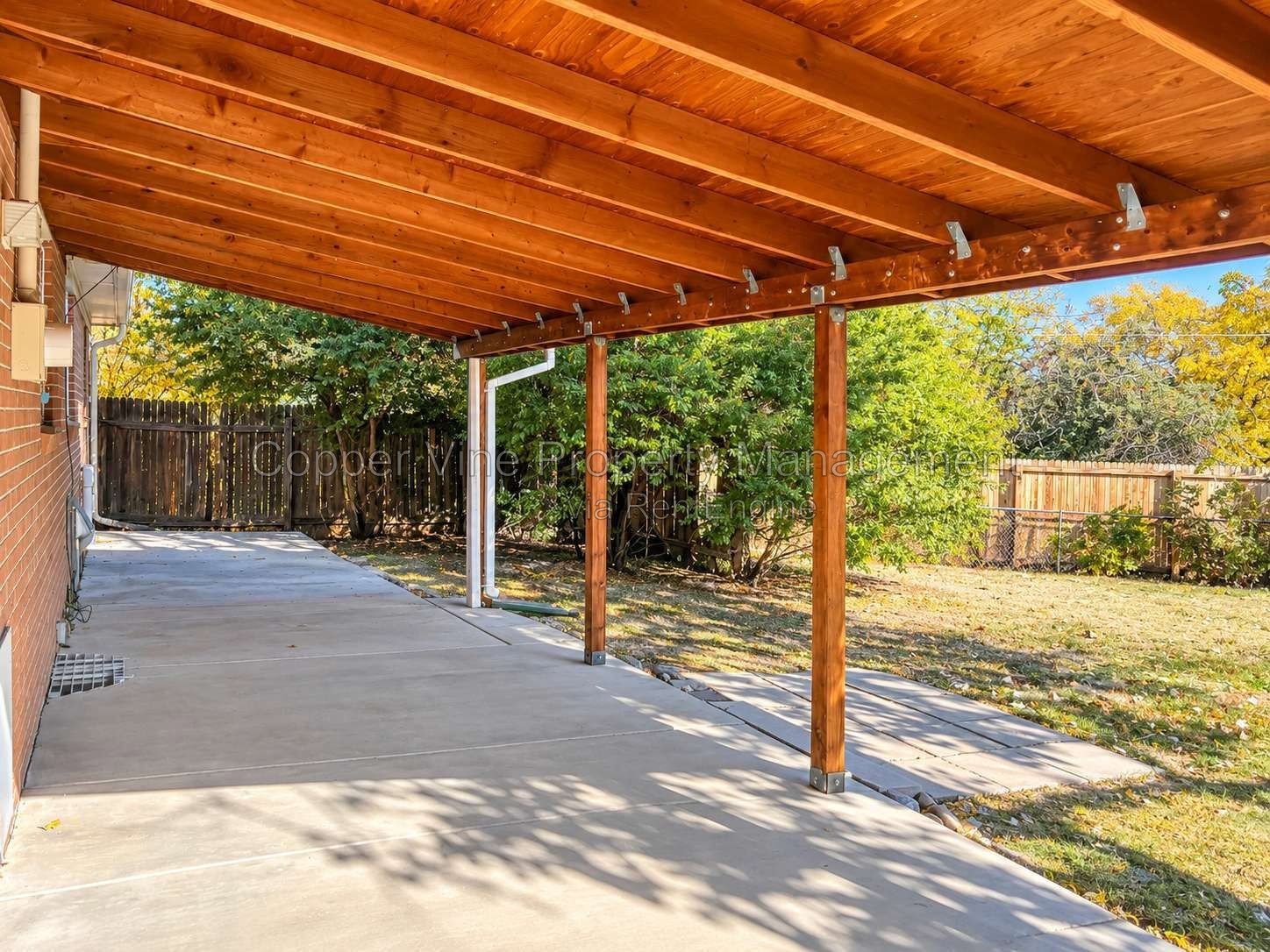Charming 3-Bedroom Retreat in Broomfield – Ideal Comfort in 2096 Sq Ft! property image