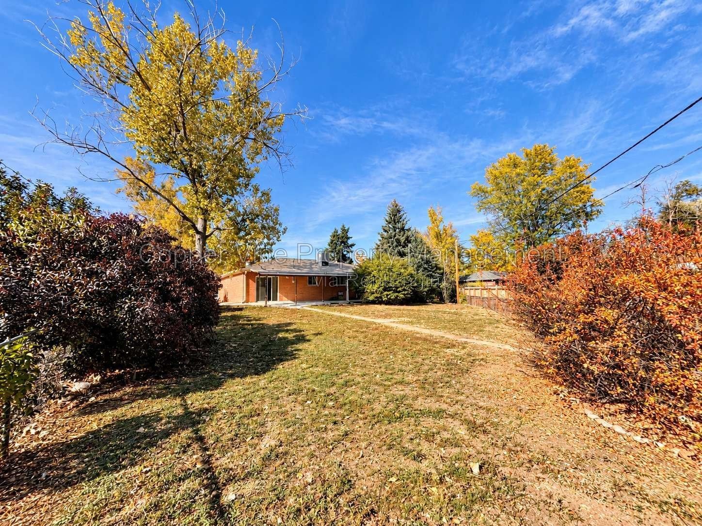 Charming 3-Bedroom Retreat in Broomfield – Ideal Comfort in 2096 Sq Ft! property image